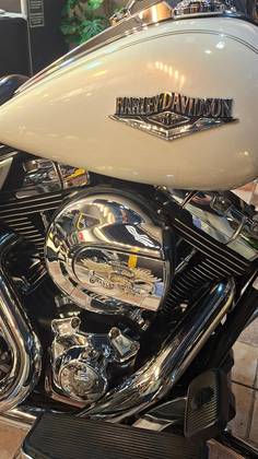 HARLEY-DAVIDSON ROAD KING CLASSIC 